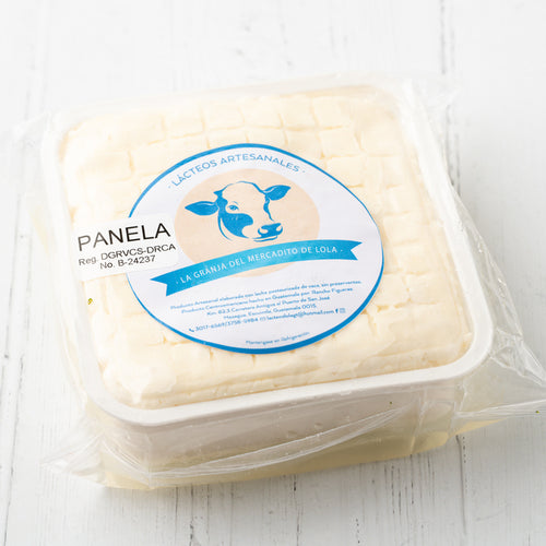 Handwerklich hergestellter Panela-Käse